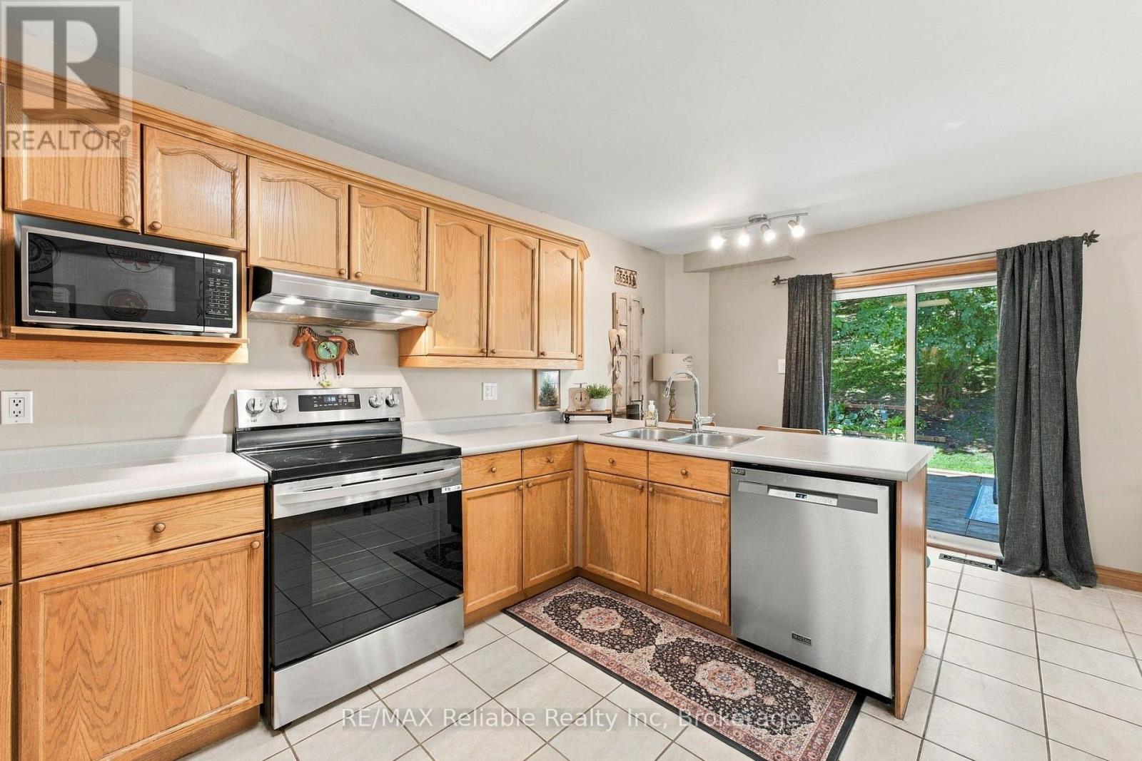 71 Meadowridge Road, London North (North M), Ontario  N6H 5E6 - Photo 9 - X13817414