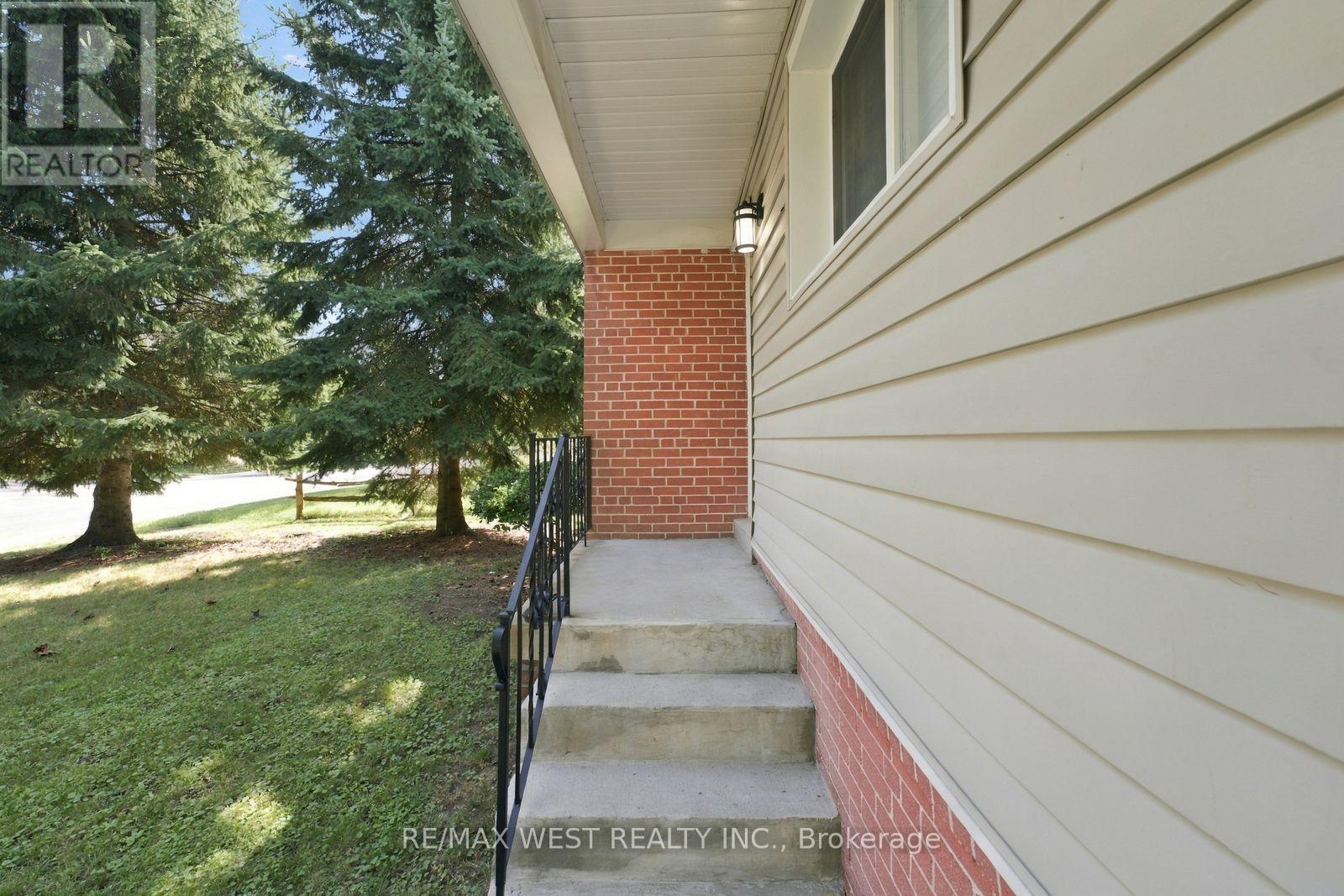 56 Seaton Drive, Aurora, Ontario  L4G 2K3 - Photo 5 - N13814996