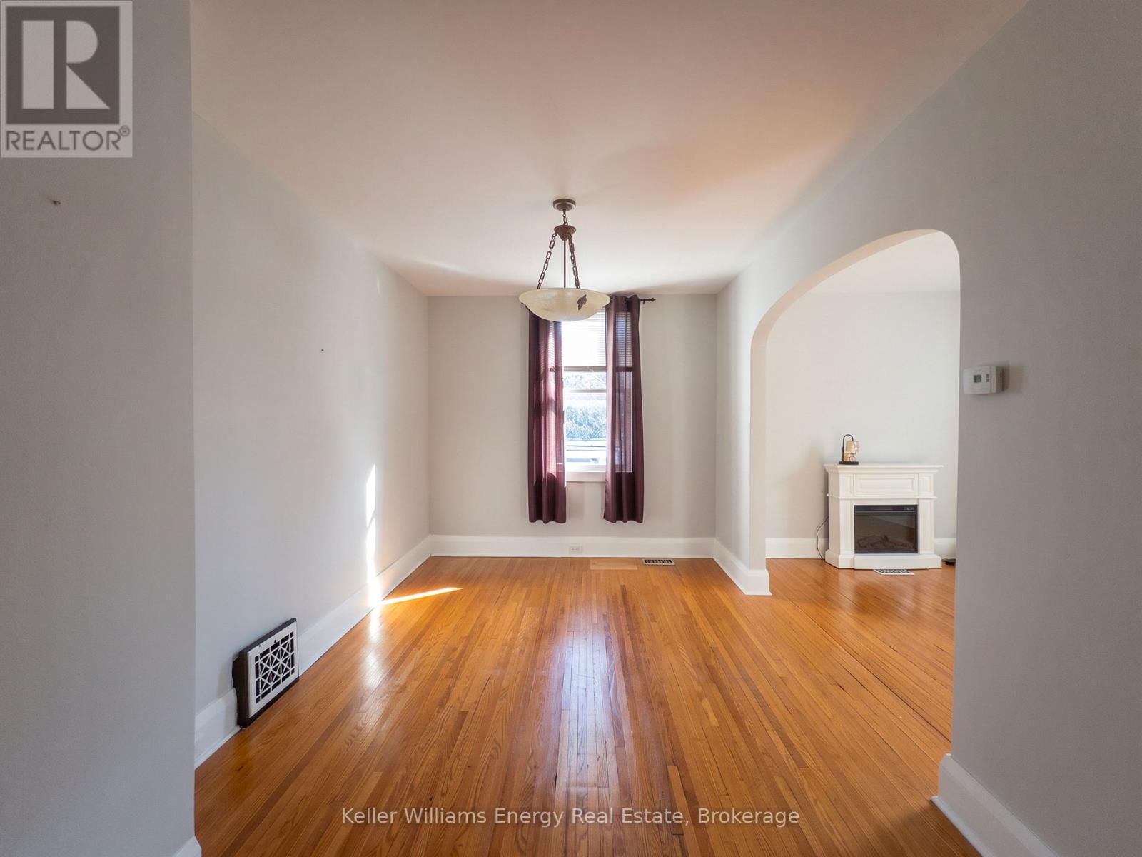 204 Gibb Street, Oshawa, Ontario  L1J 1Y7 - Photo 10 - E13817482