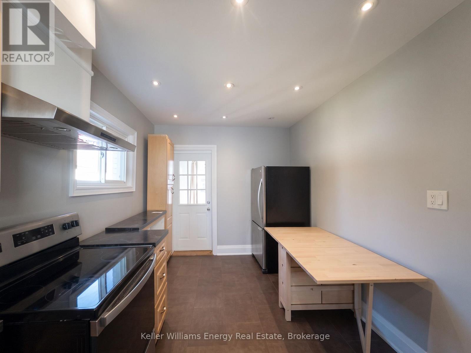 204 Gibb Street, Oshawa, Ontario  L1J 1Y7 - Photo 5 - E13817482