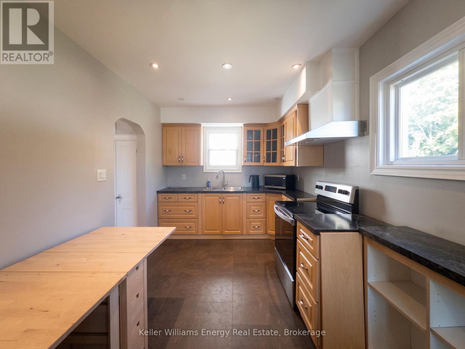 204 Gibb Street, Oshawa, Ontario  L1J 1Y7 - Photo 6 - E13817482