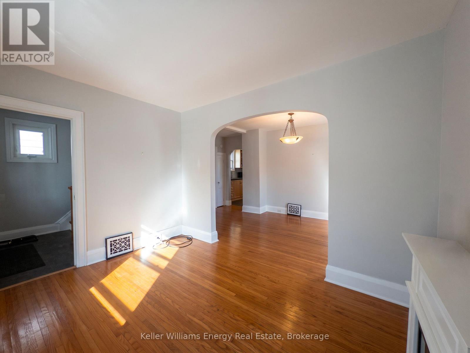 204 Gibb Street, Oshawa, Ontario  L1J 1Y7 - Photo 9 - E13817482