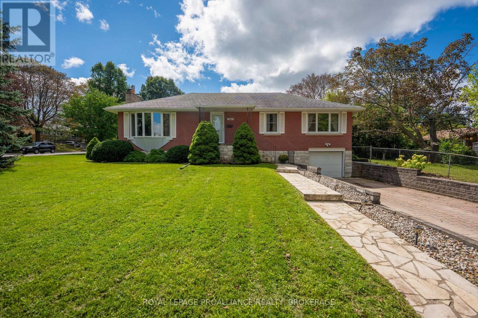 302 ARROWHEAD PLACE, kingston (west of sir john a. blvd), Ontario