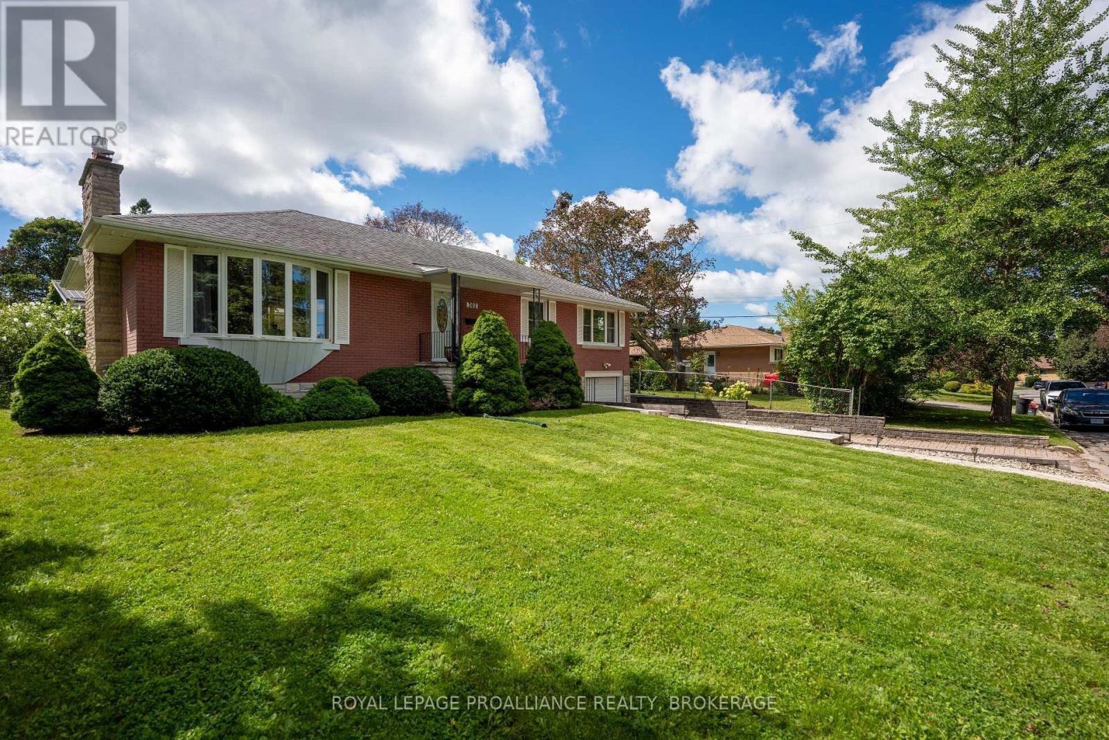 302 Arrowhead Place, Kingston (West Of Sir John A. Blvd), Ontario  K7M 3L3 - Photo 2 - X13817520
