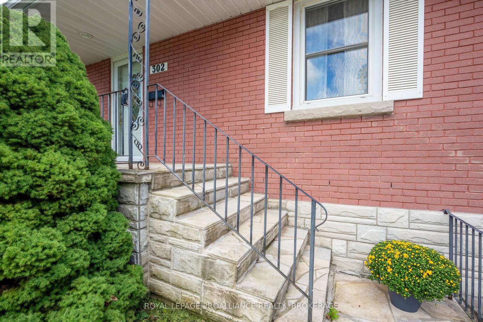 302 Arrowhead Place, Kingston (West Of Sir John A. Blvd), Ontario  K7M 3L3 - Photo 3 - X13817520