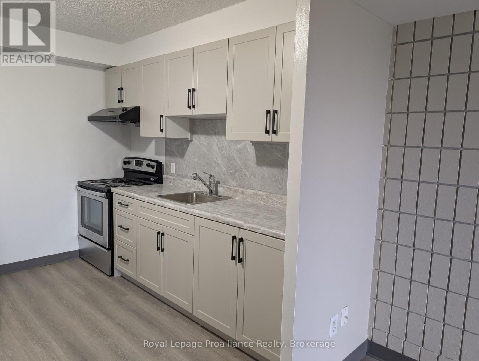 4 - 1837 Lansdowne Street W, Peterborough (Otonabee Ward 1), Ontario  K9K 1R4 - Photo 3 - X13817434