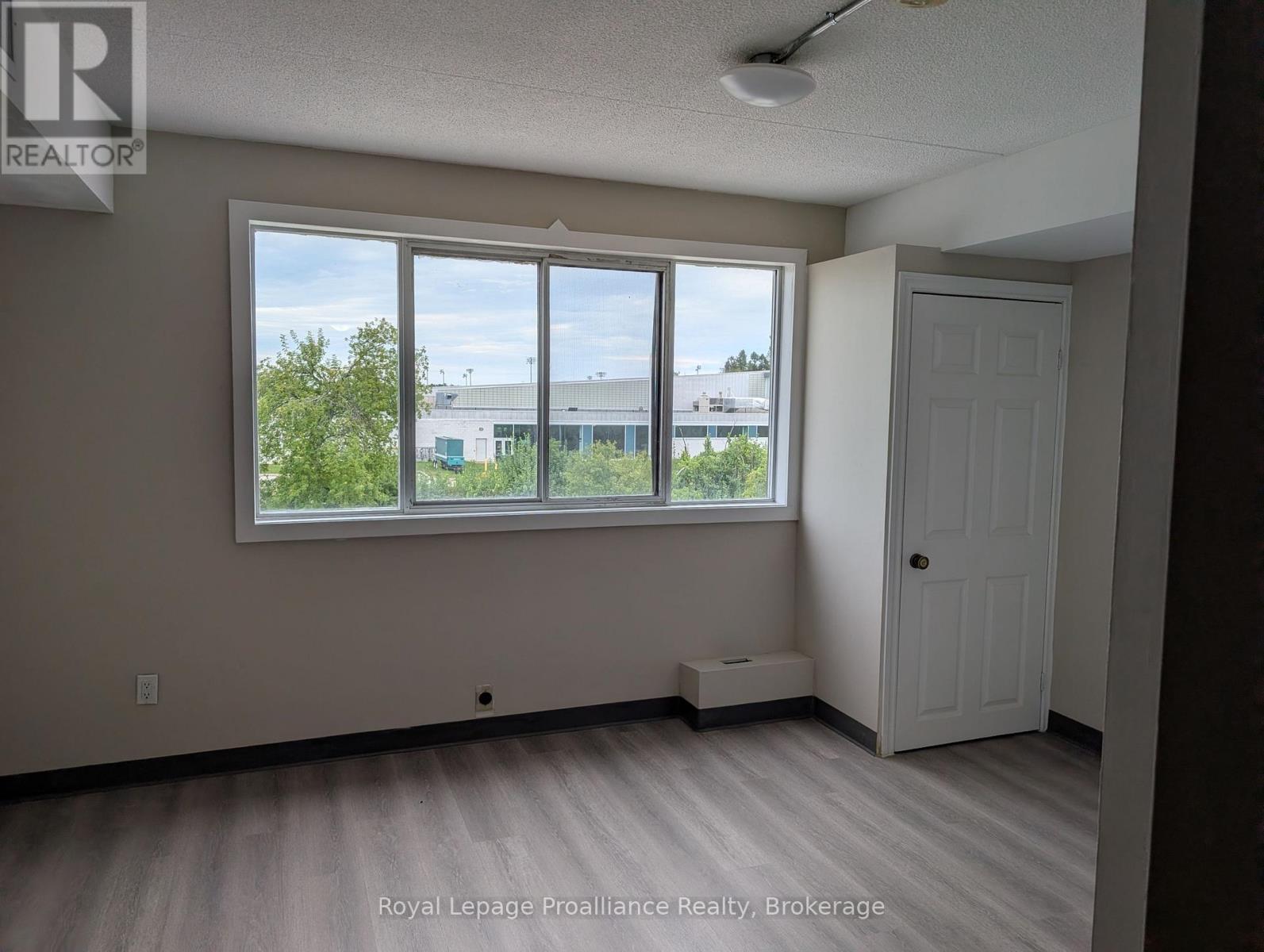 4 - 1837 Lansdowne Street W, Peterborough (Otonabee Ward 1), Ontario  K9K 1R4 - Photo 5 - X13817434