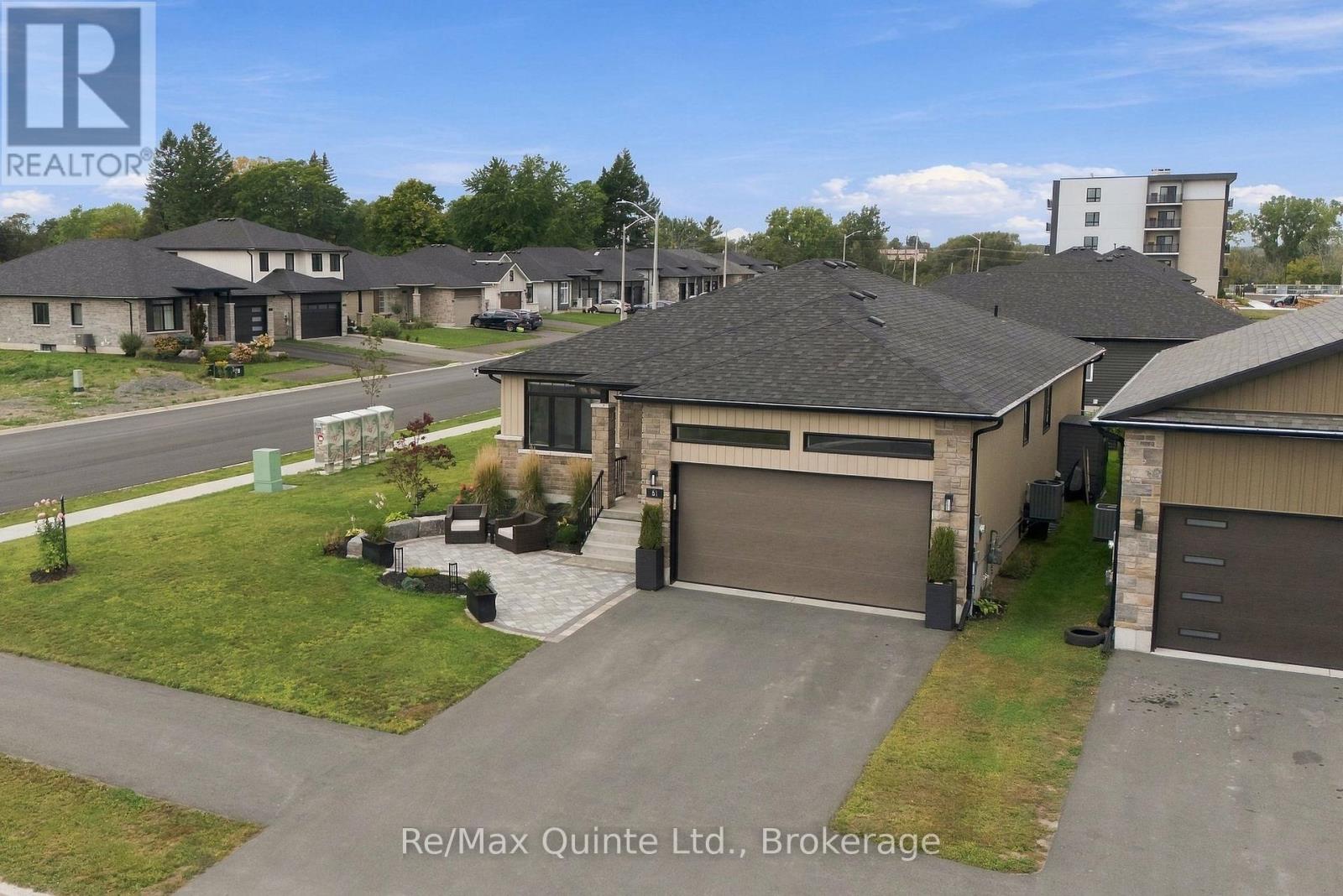 61 Hastings Park Drive, Belleville (Belleville Ward), Ontario  K8P 0H7 - Photo 2 - X13817490
