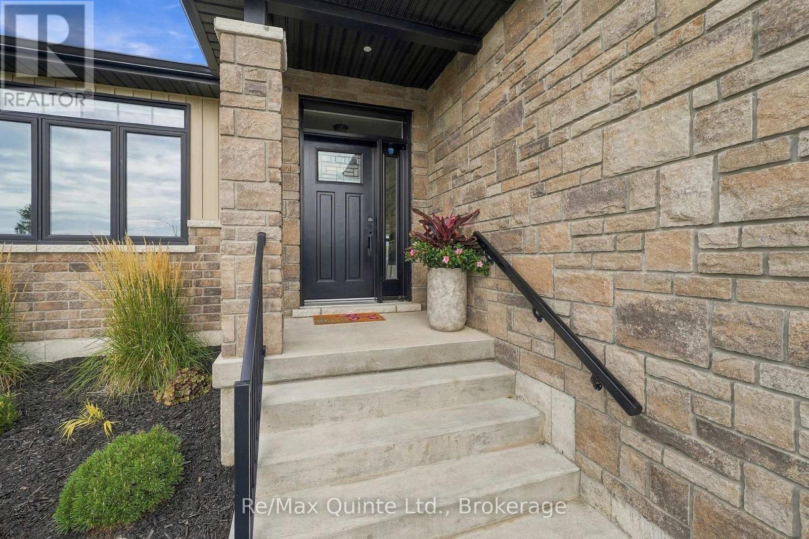 61 Hastings Park Drive, Belleville (Belleville Ward), Ontario  K8P 0H7 - Photo 6 - X13817490