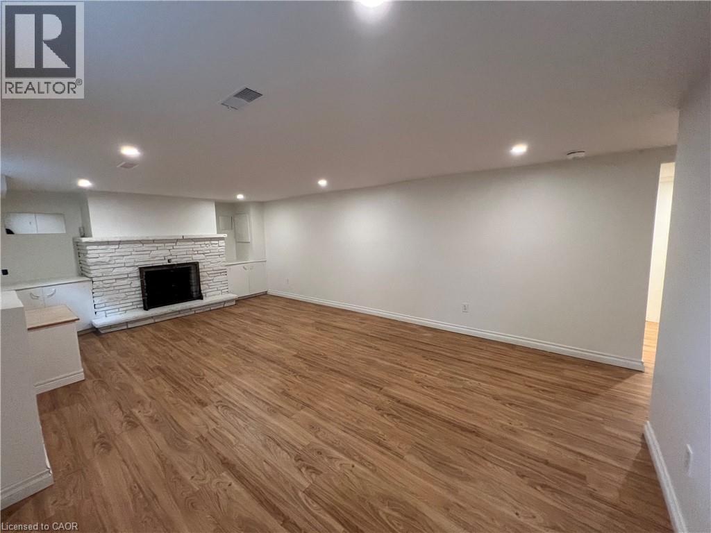 9 COLLINGWOOD Street Unit# Lower photo 6
