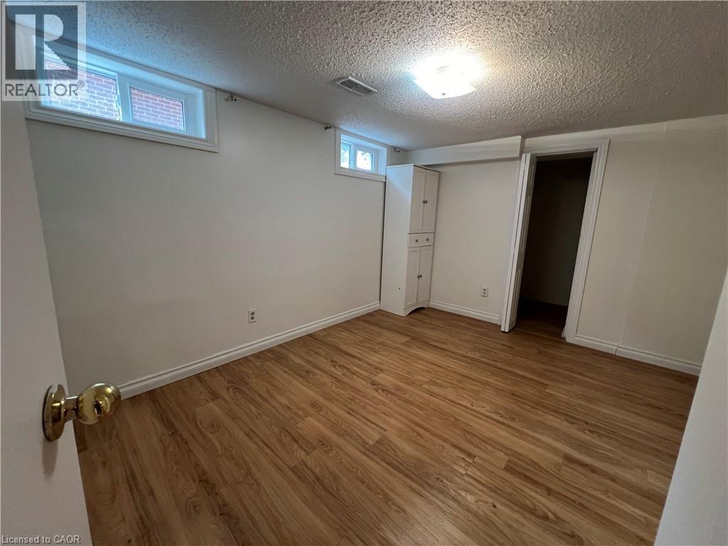 9 COLLINGWOOD Street Unit# Lower photo 2