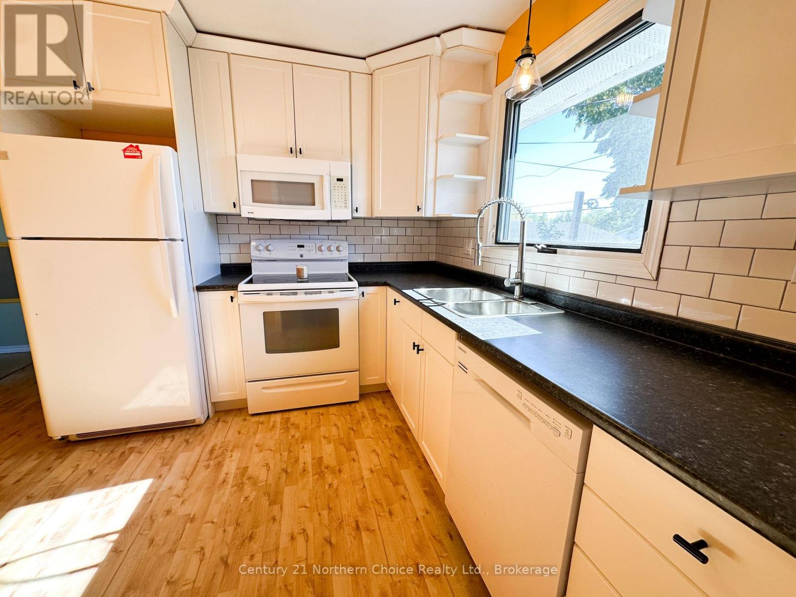46 Dickenson Road, Red Lake, Ontario  P0V 1C0 - Photo 2 - X13816474