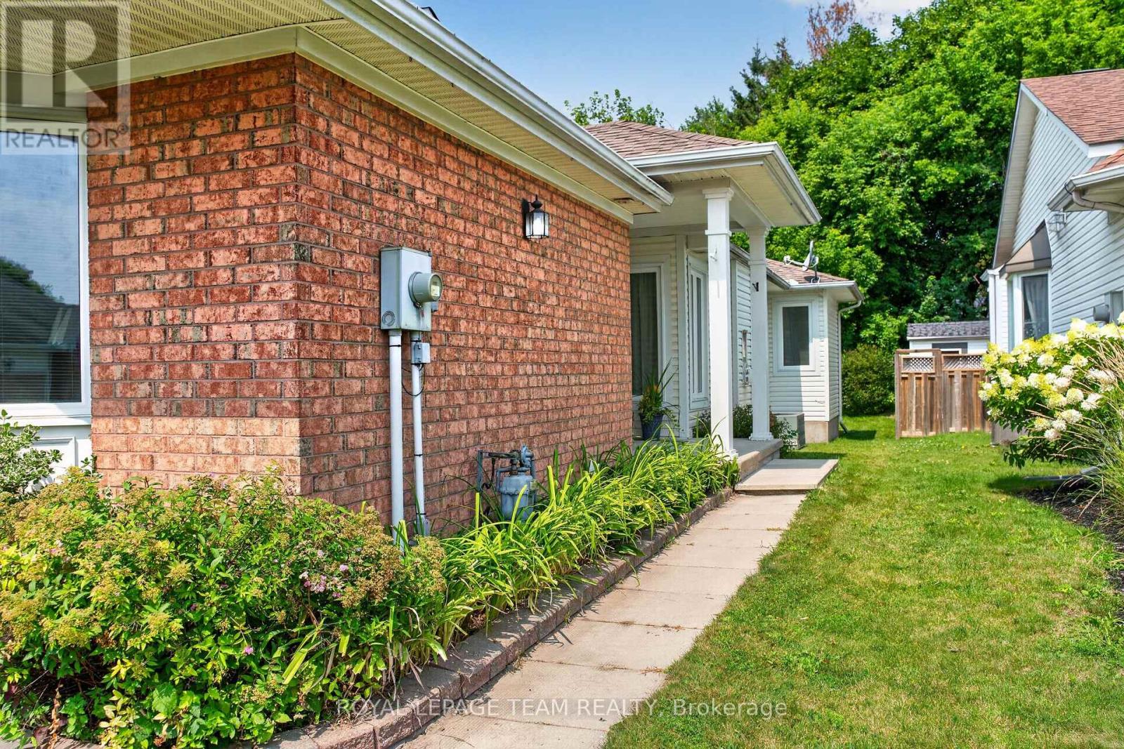 35 Billingham Crescent, Ottawa, Ontario  K2K 2T7 - Photo 5 - X13817556