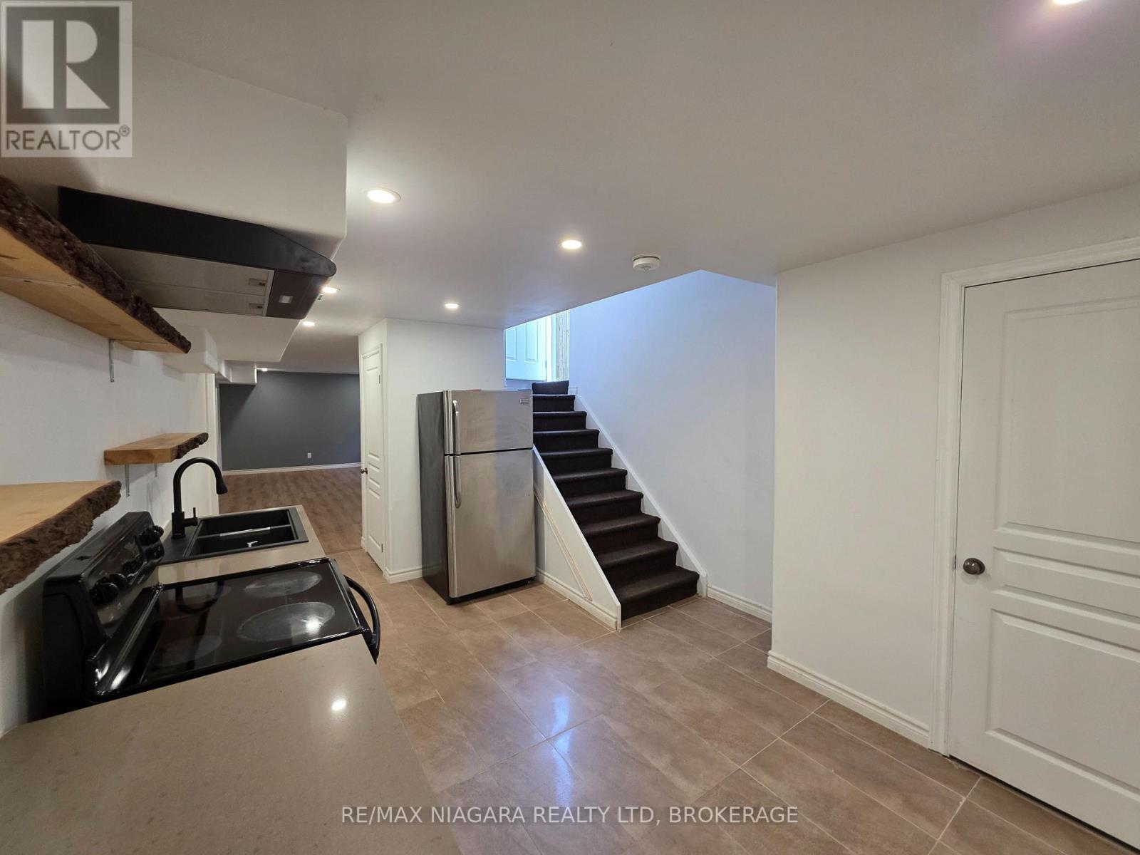 Lower Level - 8383 Heikoop Crescent, Niagara Falls (Forestview), Ontario  L2H 3J7 - Photo 4 - X13817524
