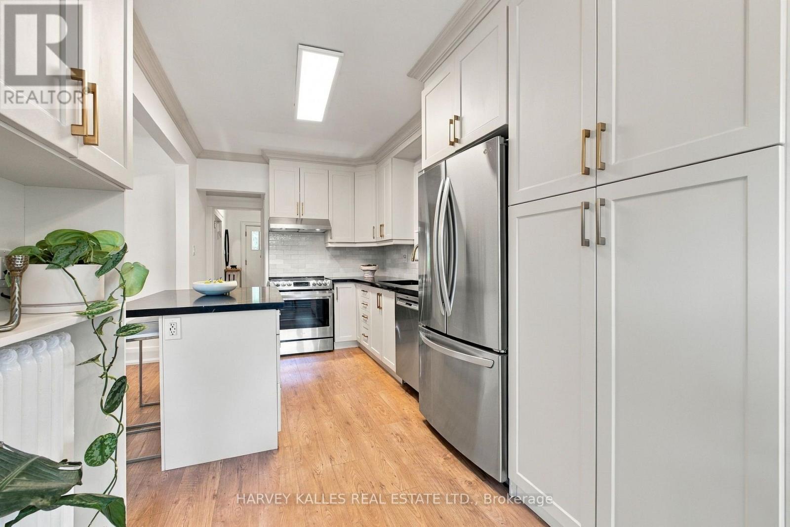 32 Crang Avenue, Toronto, Ontario  M6E 2Z9 - Photo 12 - C13817584