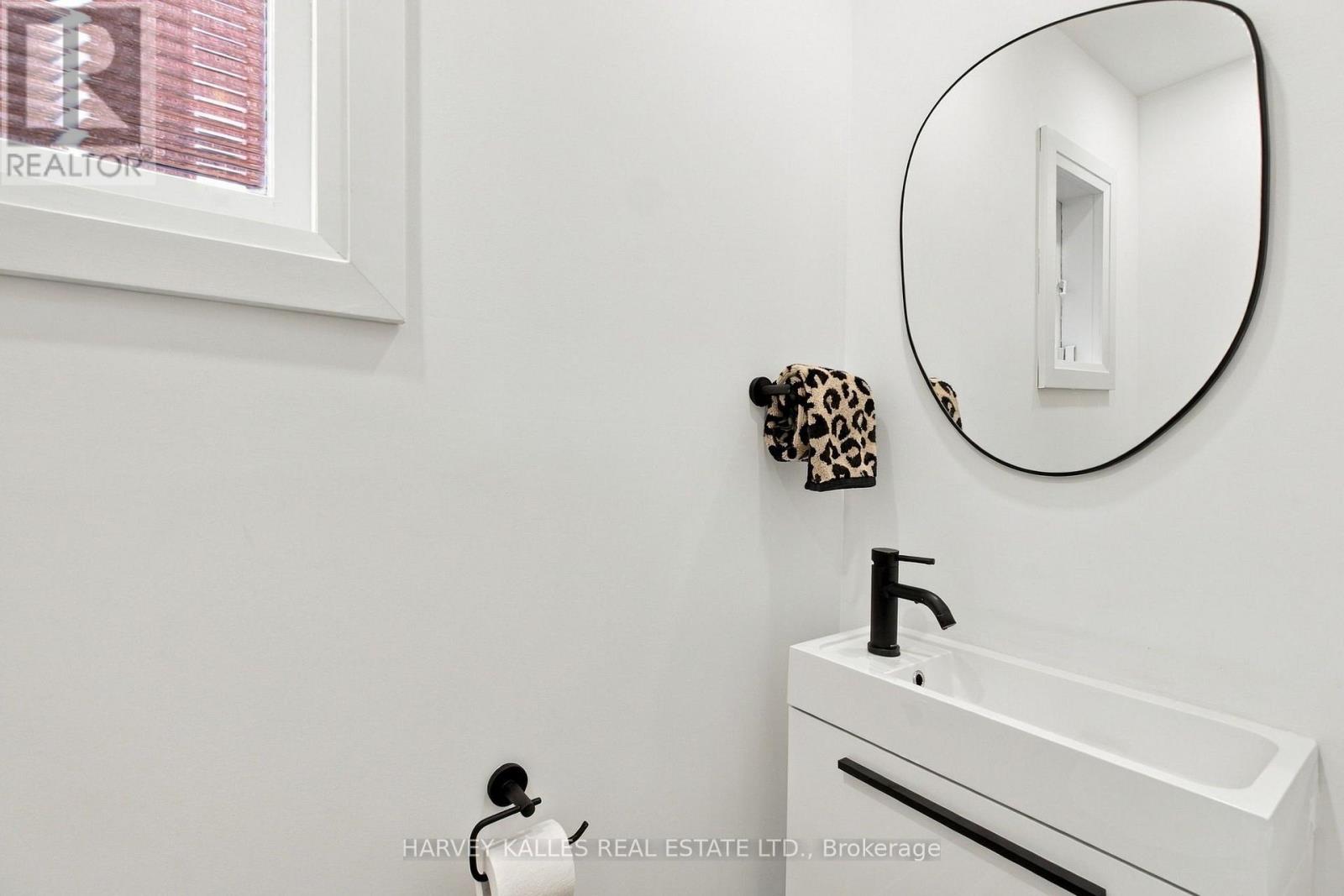 32 Crang Avenue, Toronto, Ontario  M6E 2Z9 - Photo 15 - C13817584