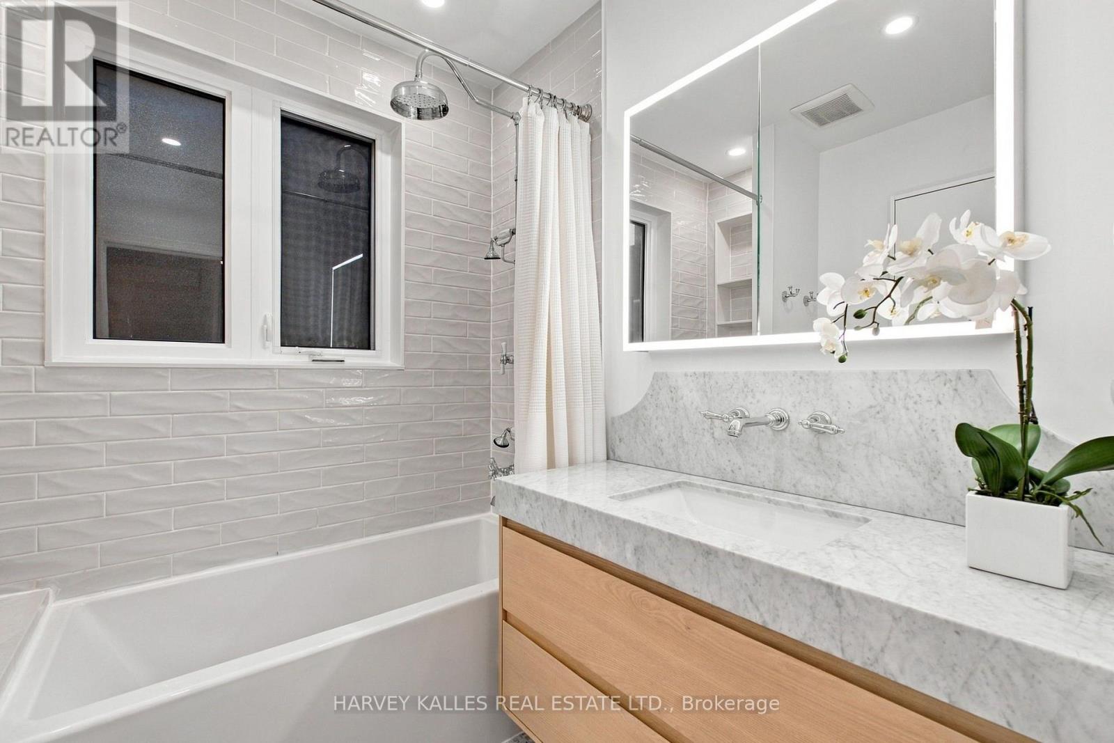 32 Crang Avenue, Toronto, Ontario  M6E 2Z9 - Photo 28 - C13817584