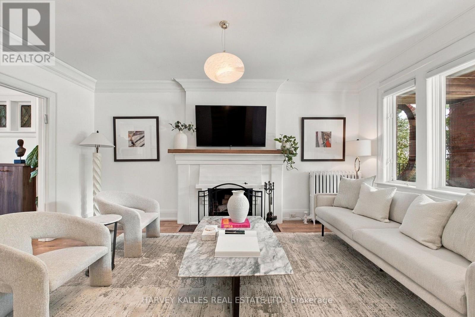 32 Crang Avenue, Toronto, Ontario  M6E 2Z9 - Photo 3 - C13817584
