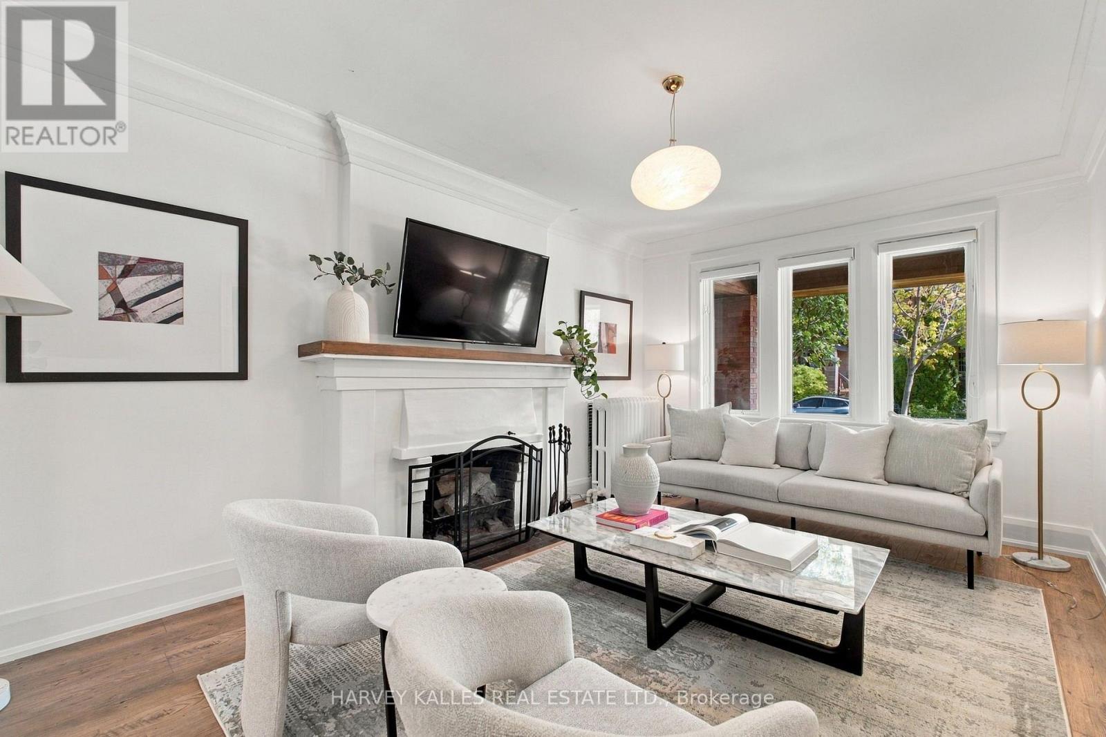 32 Crang Avenue, Toronto, Ontario  M6E 2Z9 - Photo 4 - C13817584