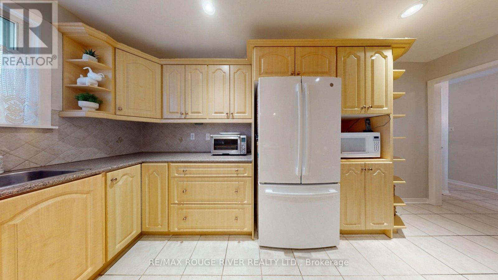 33 Pepper Tree Drive, Toronto (Centennial Scarborough), Ontario  M1C 1Y5 - Photo 7 - E13817542