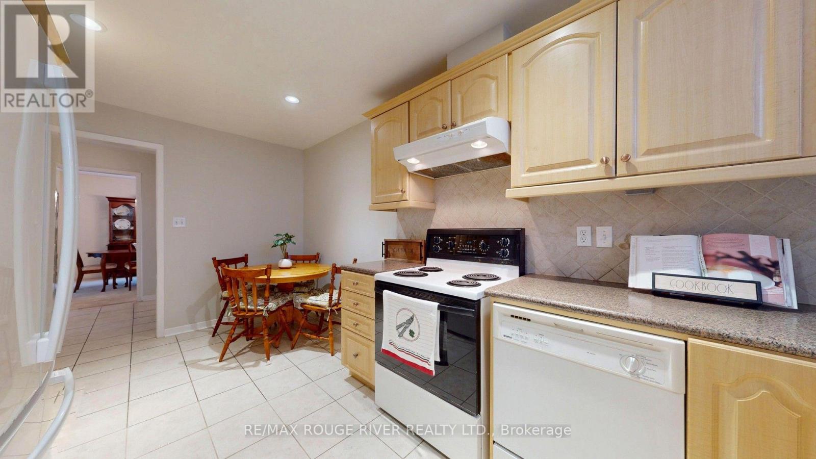 33 Pepper Tree Drive, Toronto (Centennial Scarborough), Ontario  M1C 1Y5 - Photo 8 - E13817542