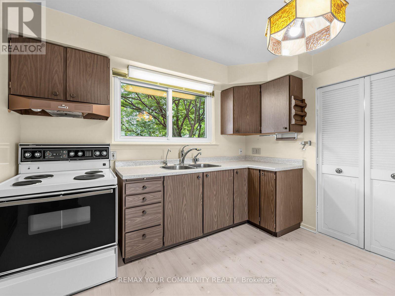 182 Bay Thorn Drive, Markham (Royal Orchard), Ontario  L3T 3V5 - Photo 18 - N13817532