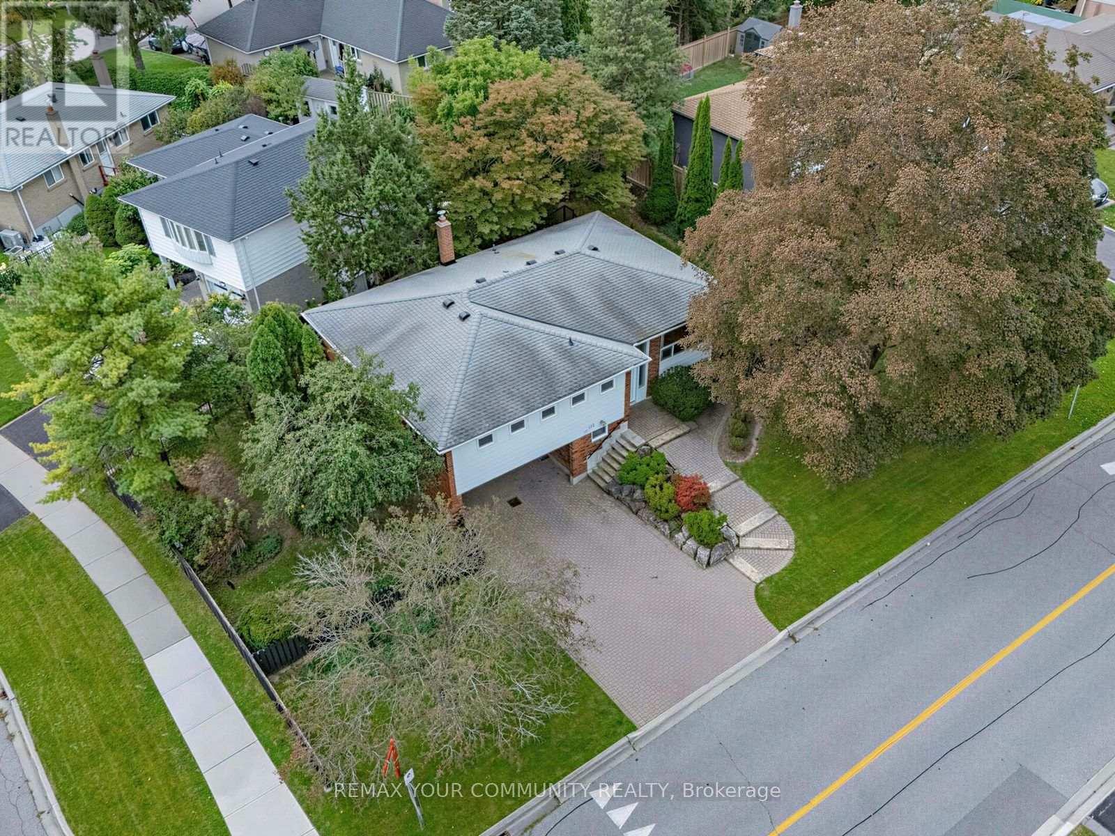 182 Bay Thorn Drive, Markham (Royal Orchard), Ontario  L3T 3V5 - Photo 3 - N13817532