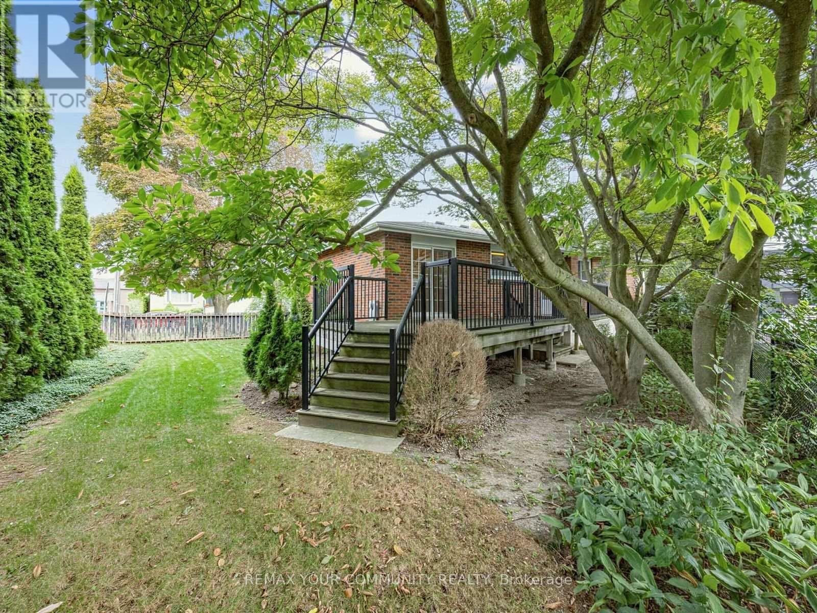 182 Bay Thorn Drive, Markham (Royal Orchard), Ontario  L3T 3V5 - Photo 42 - N13817532