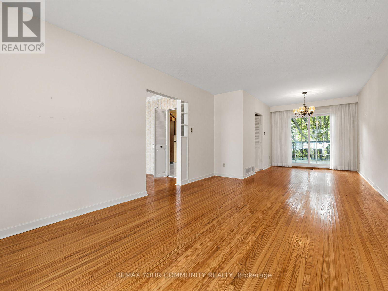182 Bay Thorn Drive, Markham (Royal Orchard), Ontario  L3T 3V5 - Photo 7 - N13817532