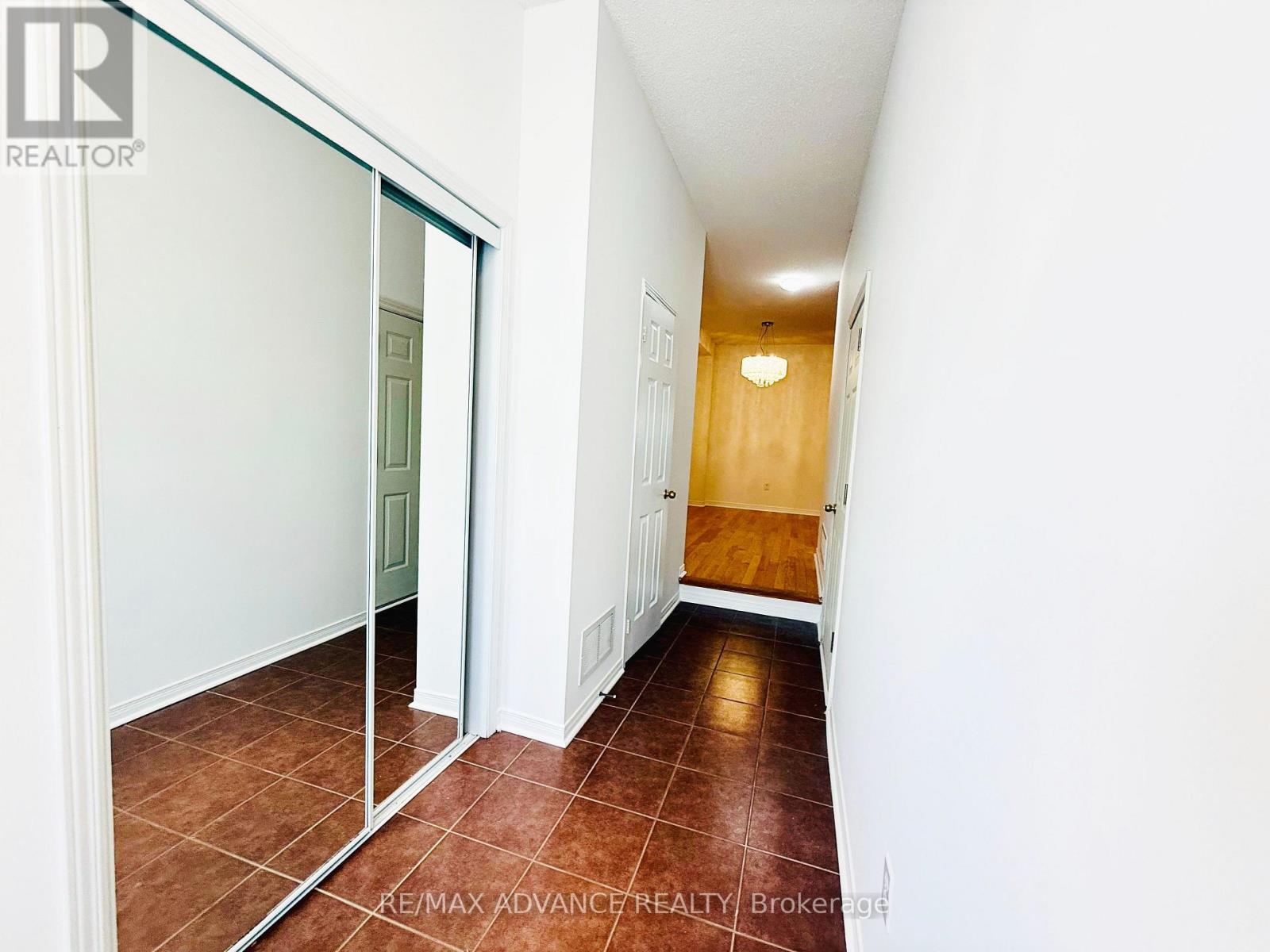 137 Laramie Crescent, Vaughan (Patterson), Ontario  L6A 0R1 - Photo 2 - N13817570
