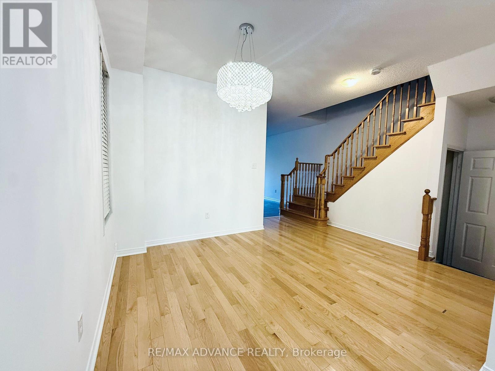 137 Laramie Crescent, Vaughan (Patterson), Ontario  L6A 0R1 - Photo 3 - N13817570