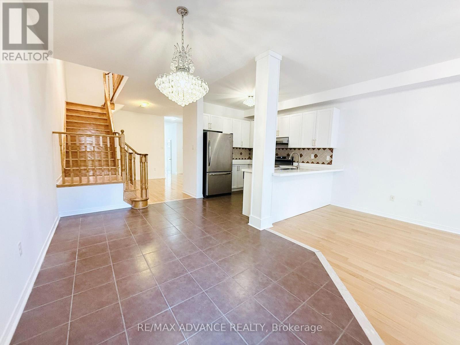 137 Laramie Crescent, Vaughan (Patterson), Ontario  L6A 0R1 - Photo 7 - N13817570
