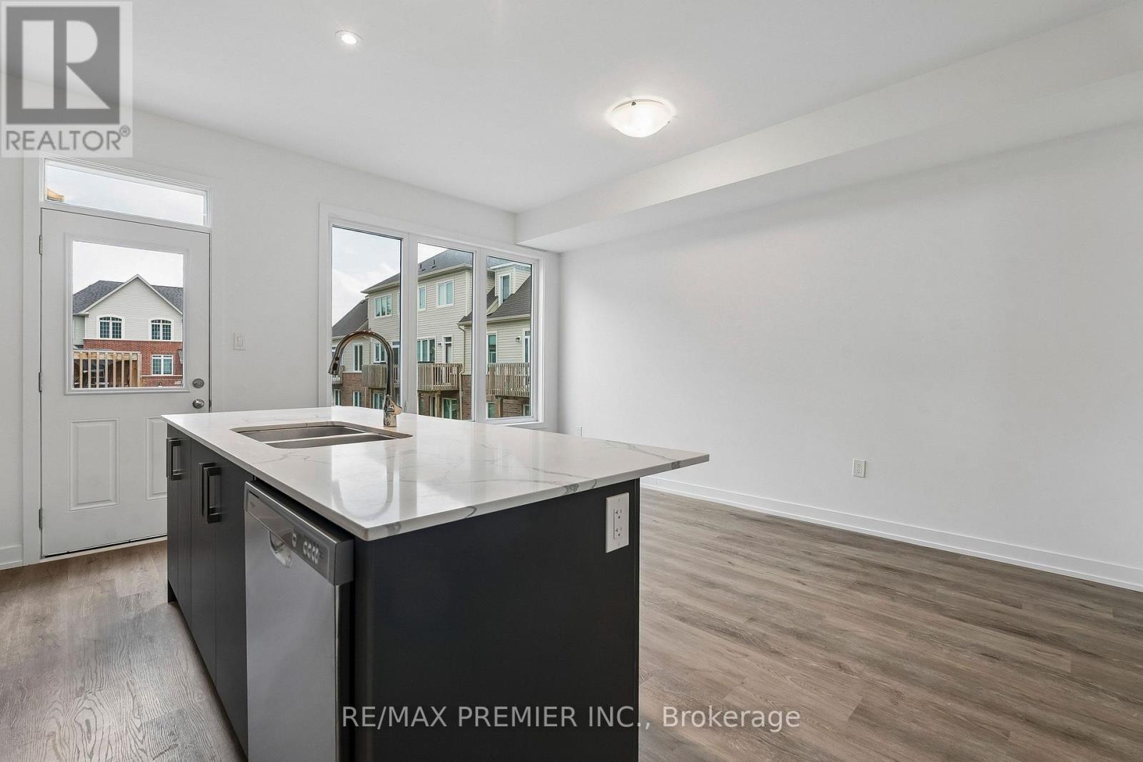 29 Lyall Stokes Circle, East Gwillimbury (Mt Albert), Ontario  L0G 1M0 - Photo 15 - N13817588