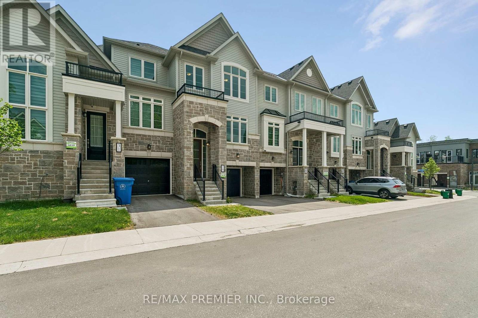 29 Lyall Stokes Circle, East Gwillimbury (Mt Albert), Ontario  L0G 1M0 - Photo 3 - N13817588