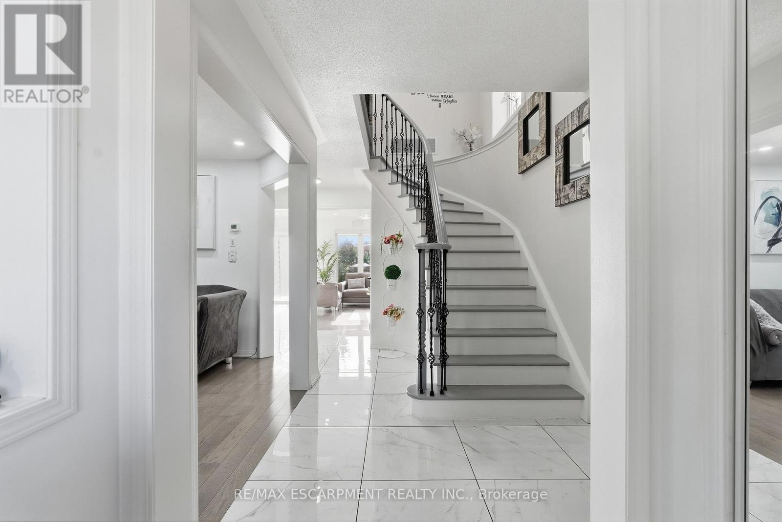 392 Tonelli Lane, Milton, Ontario  L9T 0N4 - Photo 4 - W13816726