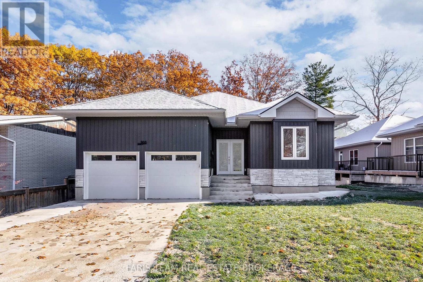 303 ANNE STREET N, barrie (sunnidale), Ontario