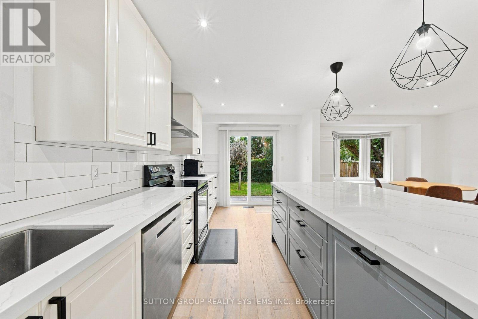 2250 Munn's Avenue, Oakville (Ro River Oaks), Ontario  L6H 3M8 - Photo 10 - W13817440