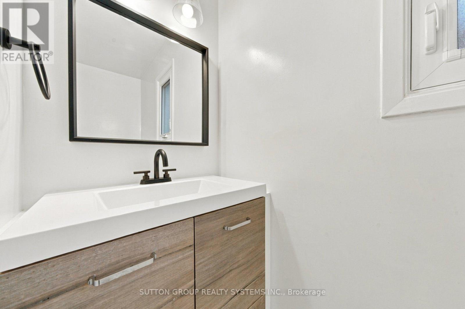 2250 Munn's Avenue, Oakville (Ro River Oaks), Ontario  L6H 3M8 - Photo 6 - W13817440