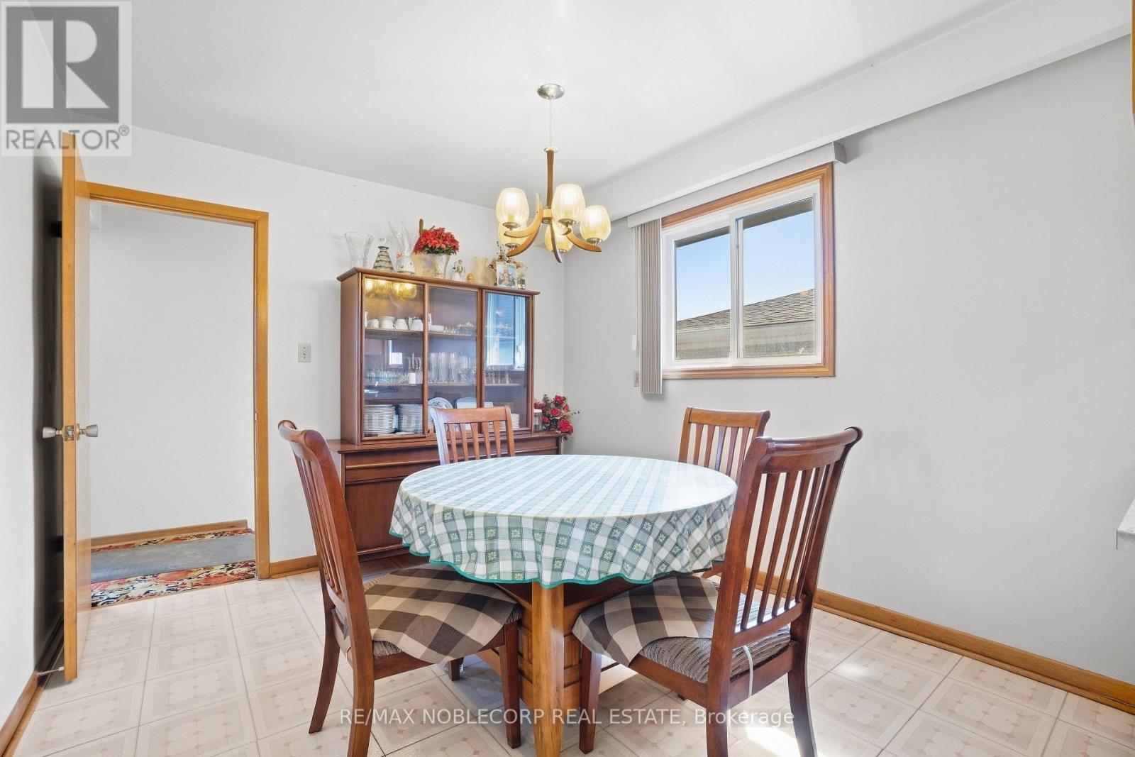 81 Blossom Crescent, Toronto (Glenfield-Jane Heights), Ontario  M3N 2B1 - Photo 11 - W13817562
