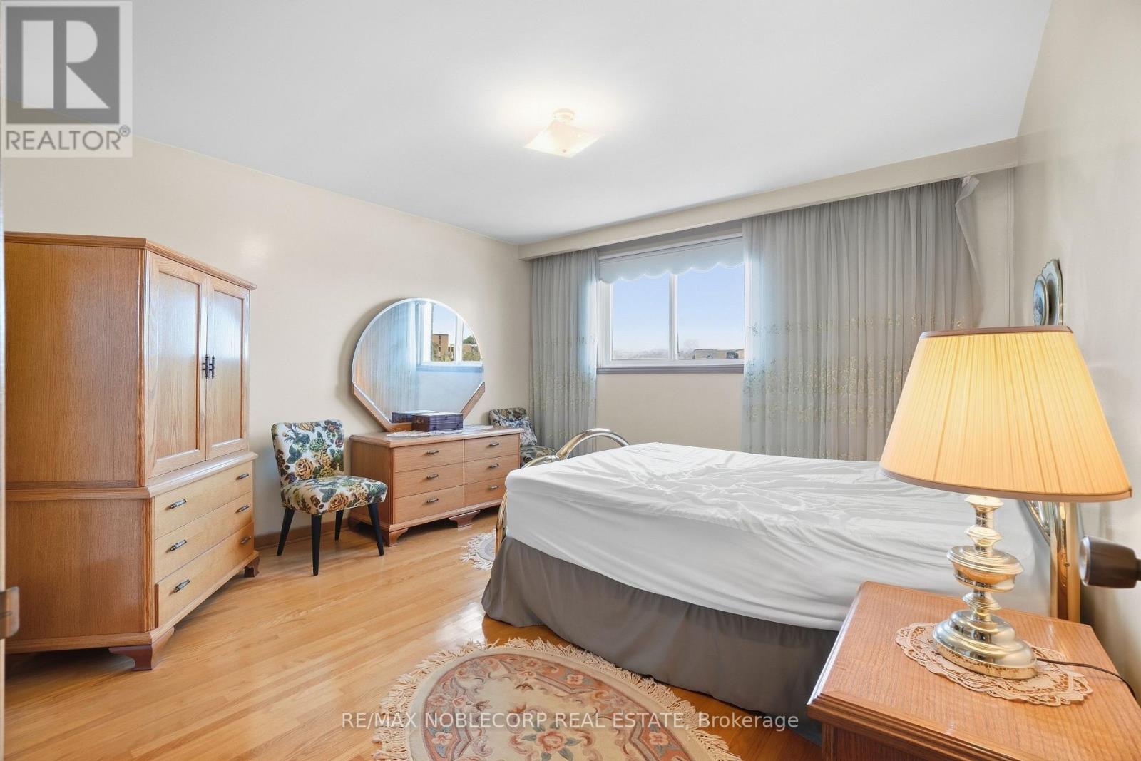 81 Blossom Crescent, Toronto (Glenfield-Jane Heights), Ontario  M3N 2B1 - Photo 16 - W13817562