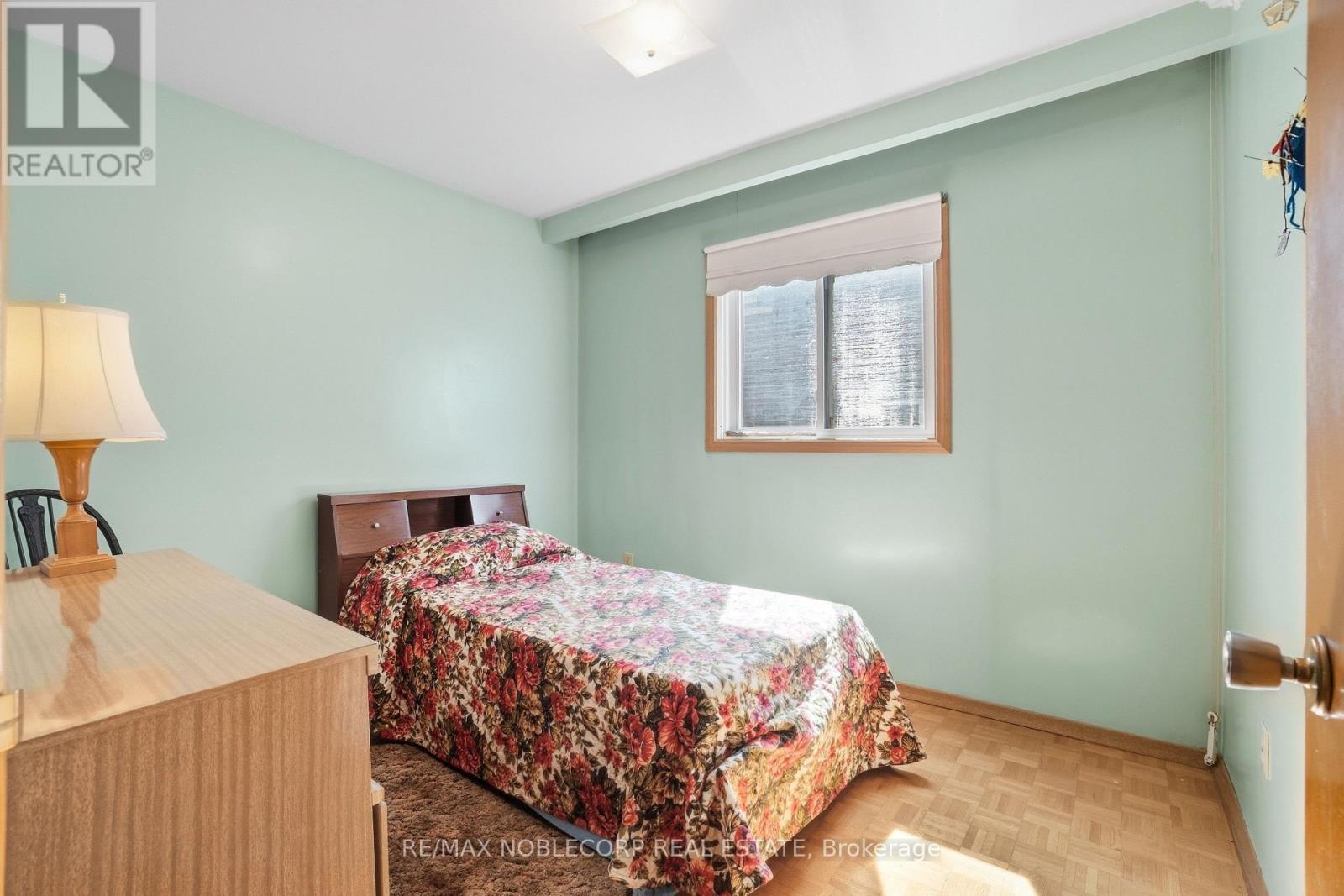 81 Blossom Crescent, Toronto (Glenfield-Jane Heights), Ontario  M3N 2B1 - Photo 24 - W13817562