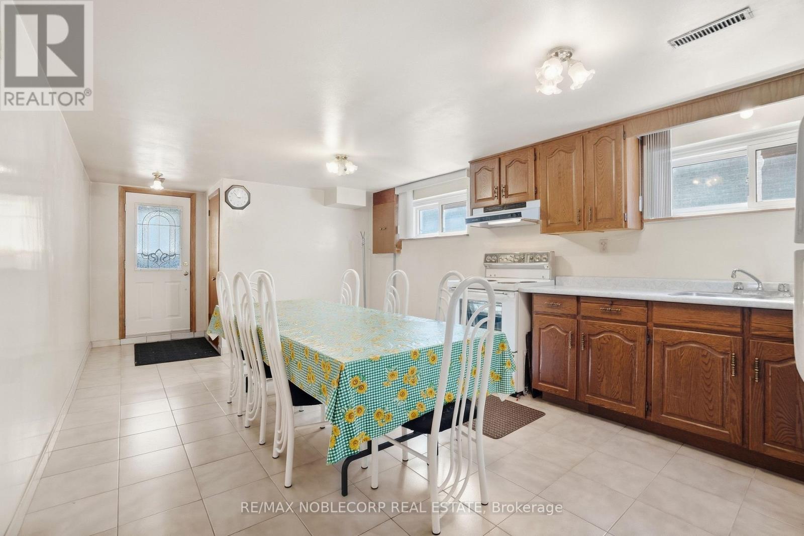 81 Blossom Crescent, Toronto (Glenfield-Jane Heights), Ontario  M3N 2B1 - Photo 26 - W13817562