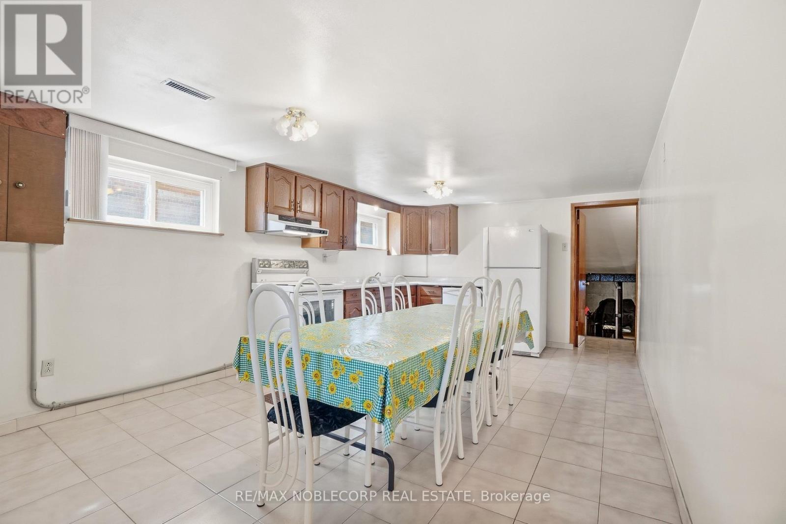 81 Blossom Crescent, Toronto (Glenfield-Jane Heights), Ontario  M3N 2B1 - Photo 27 - W13817562
