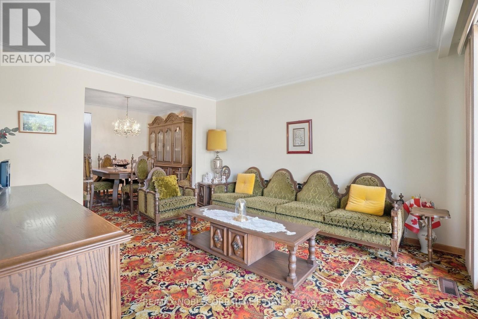 81 Blossom Crescent, Toronto (Glenfield-Jane Heights), Ontario  M3N 2B1 - Photo 5 - W13817562