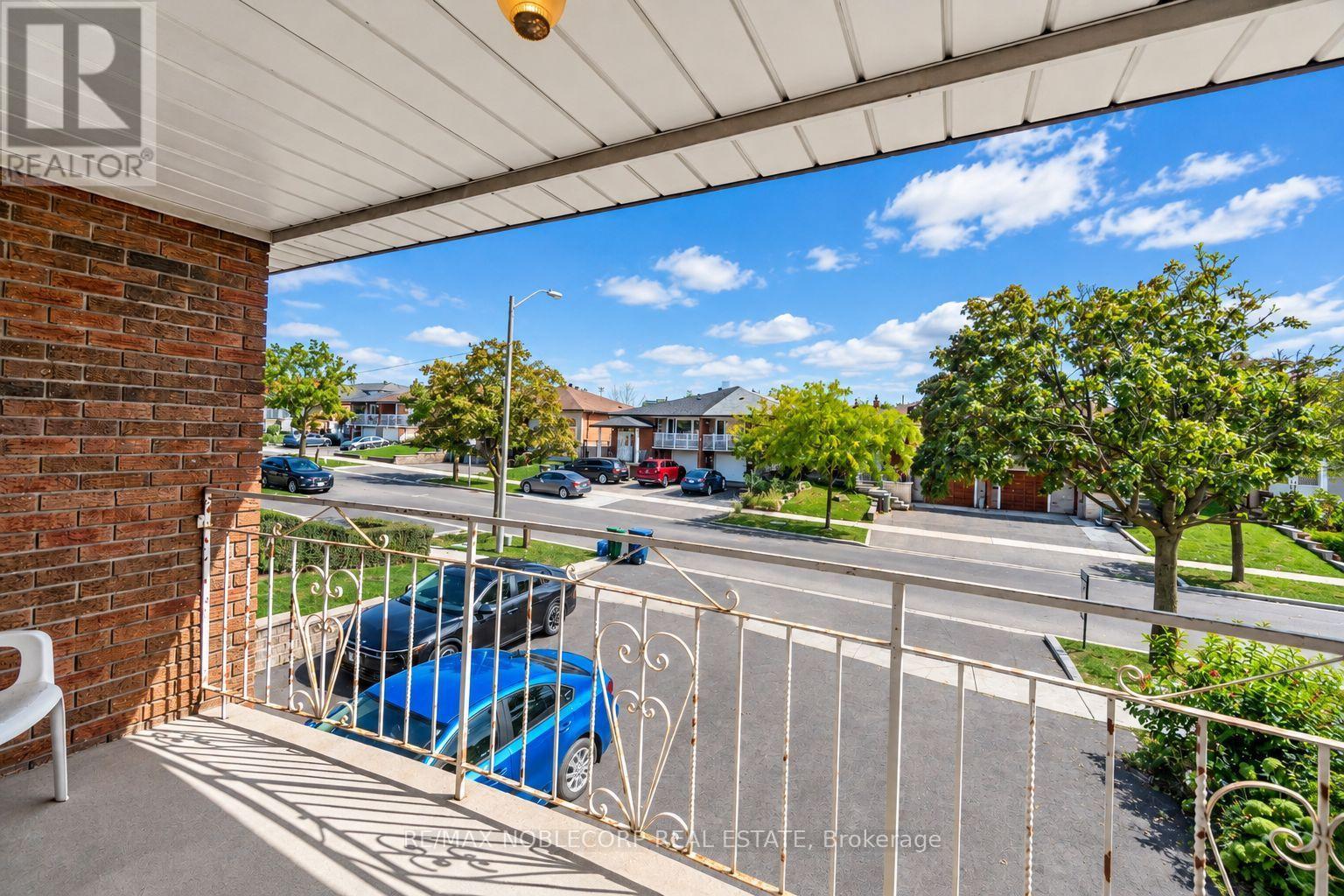 81 Blossom Crescent, Toronto (Glenfield-Jane Heights), Ontario  M3N 2B1 - Photo 9 - W13817562