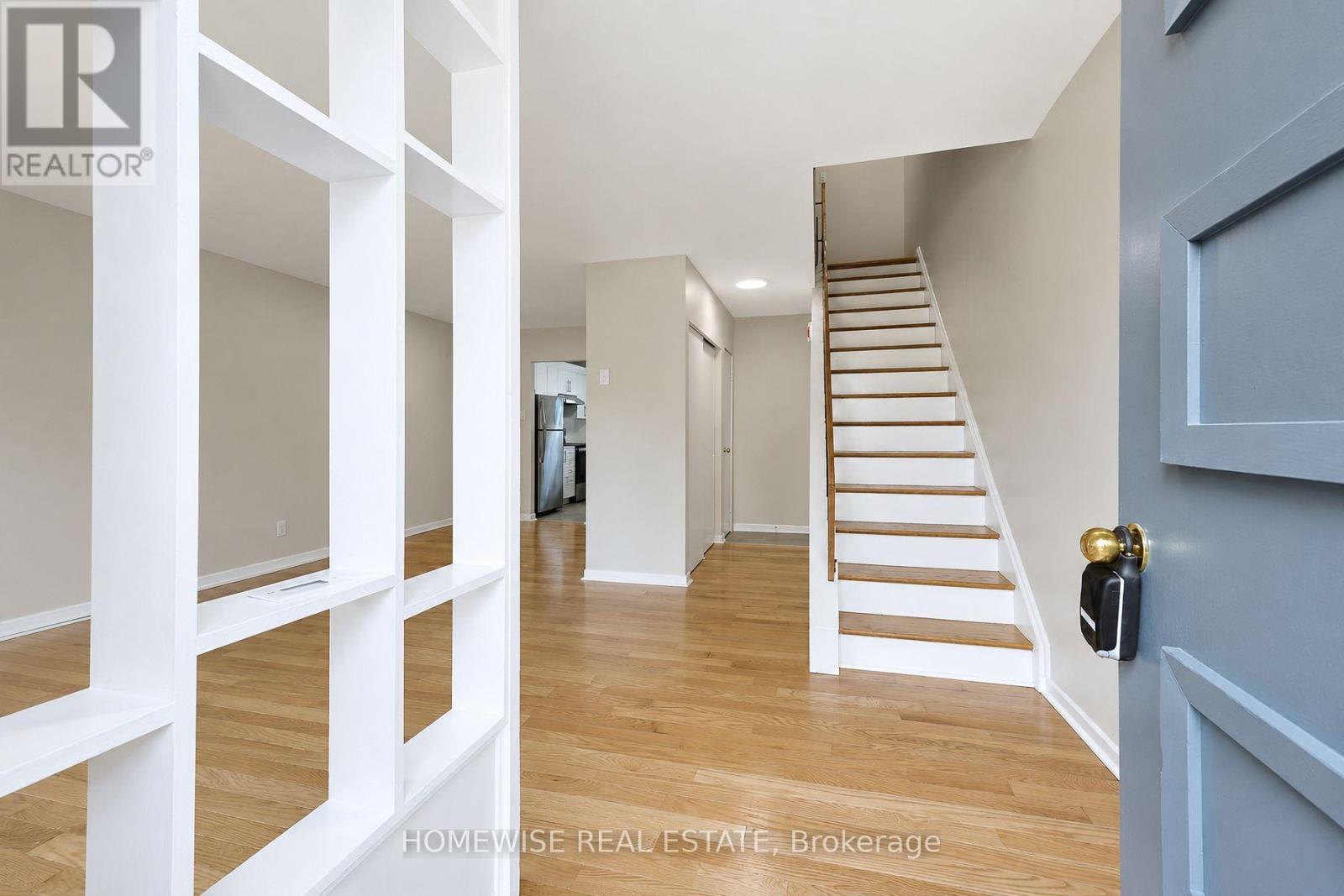 40 - 1350 Winding Trail, Mississauga (Applewood), Ontario  L4Y 2T8 - Photo 2 - W13817566