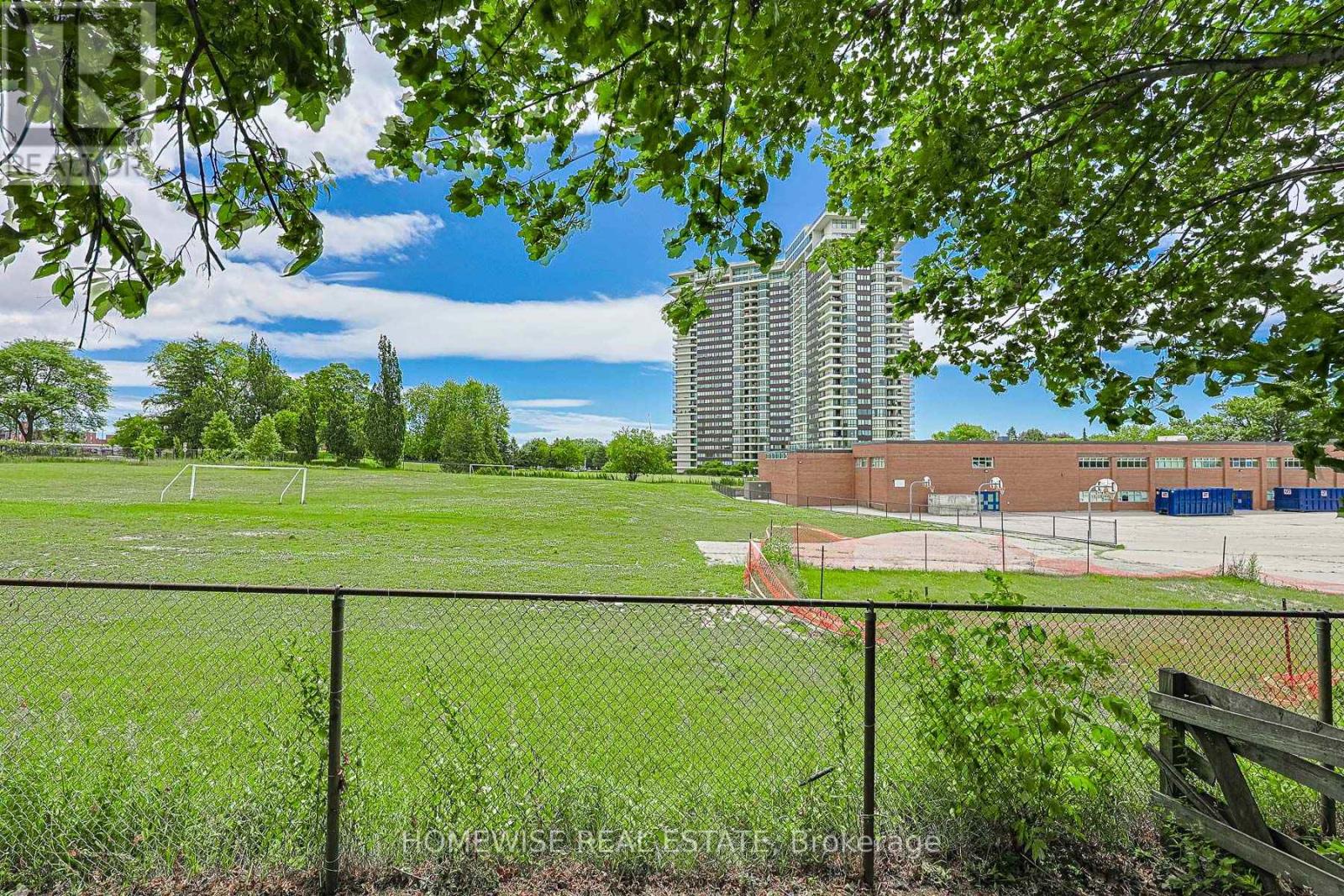 40 - 1350 Winding Trail, Mississauga (Applewood), Ontario  L4Y 2T8 - Photo 39 - W13817566