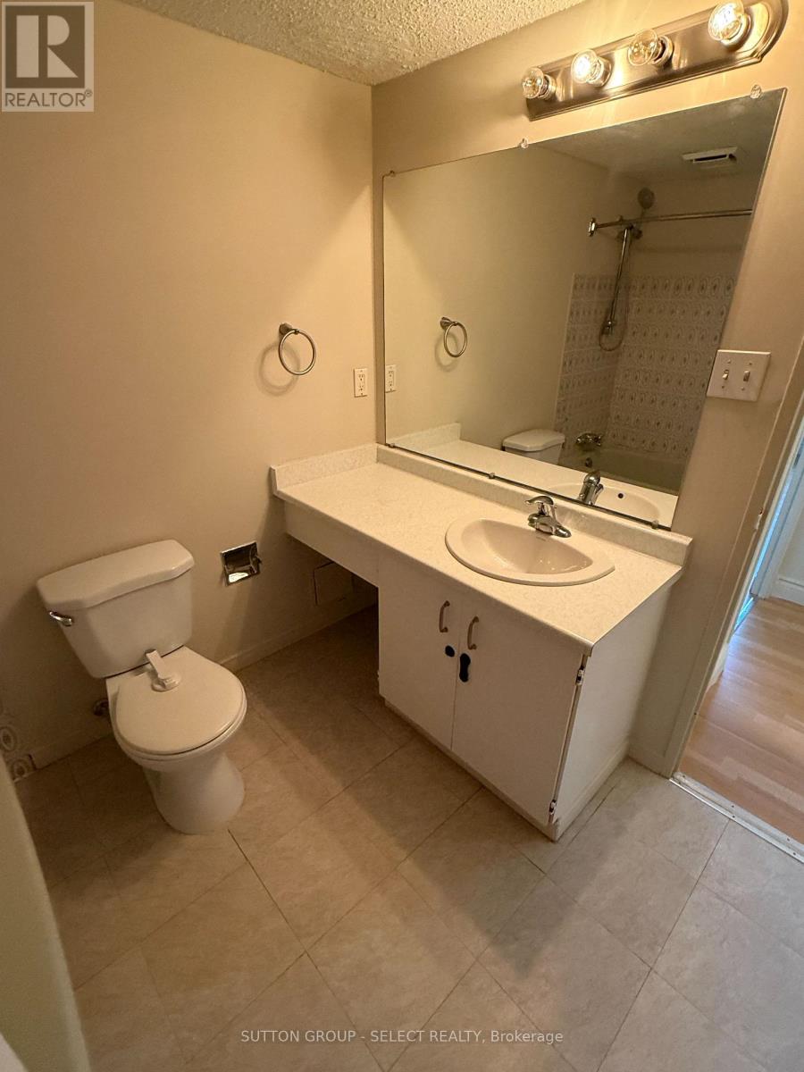 203 - 80 Breckenridge Drive, Kitchener, Ontario  N2B 2N9 - Photo 14 - X13813606