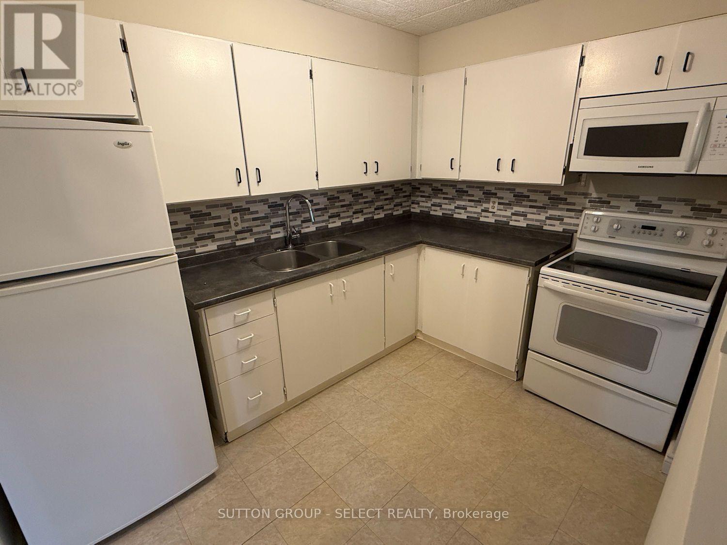 203 - 80 Breckenridge Drive, Kitchener, Ontario  N2B 2N9 - Photo 7 - X13813606