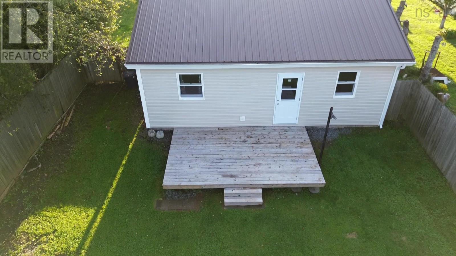 26 Johnson Avenue photo 4